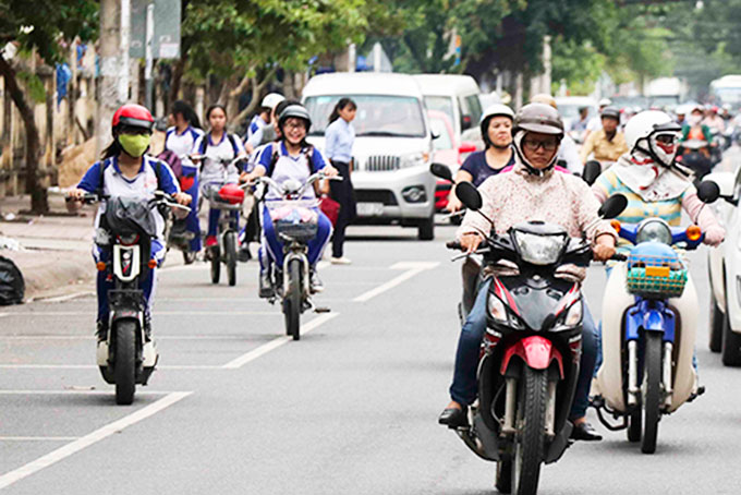 Đảm bảo an toàn giao thông cho người đi mô tô, xe máy, xe đạp điện ...