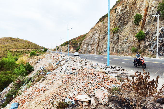 Nhếch nhác ở đường đèo Phạm Văn Đồng