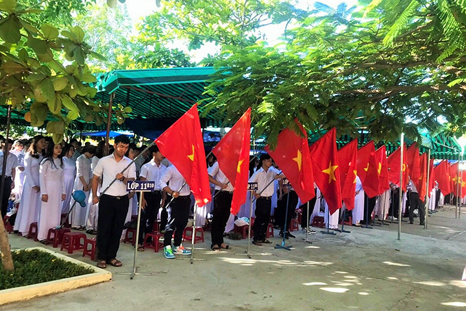 Quang cảnh lễ khai giảng Trường THPT Lê Thánh Tôn. 