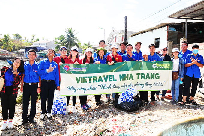  Vietravel Nha Trang and Nha Trang City Youth Union ijoin in a garbage collection 
