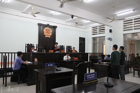 Ra giao lộ rình giật dây chuyền