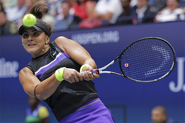 Andreescu tận dụng thành công sáu trong 13 break-point có được. Ảnh: AP.