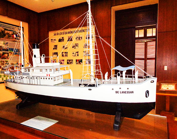     Mẫu hình con tàu De Lanessan tại Phòng Truyền thống Viện Hải dương học Nha Trang.