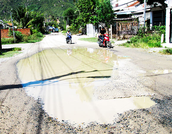 Đường nhiều ổ gà, ổ voi