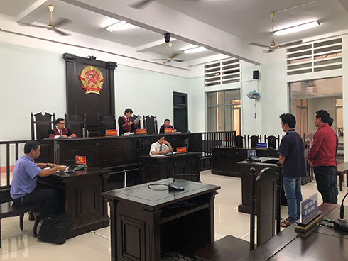 Rủ nhau đánh người "nhỏ mà láo"