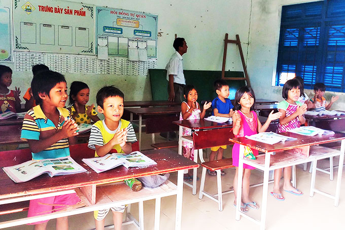 Nâng cao kết quả phổ cập giáo dục, xóa mù chữ