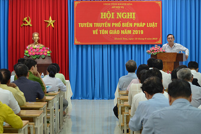 Tuyên truyền, phổ biến pháp luật về tôn giáo cho 100 cán bộ, nhân viên