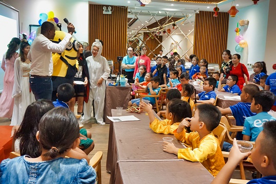 Trung Tâm Ngoại ngữ Ứng dụng Easy tổ chức lễ hội Trung thu cho các bé