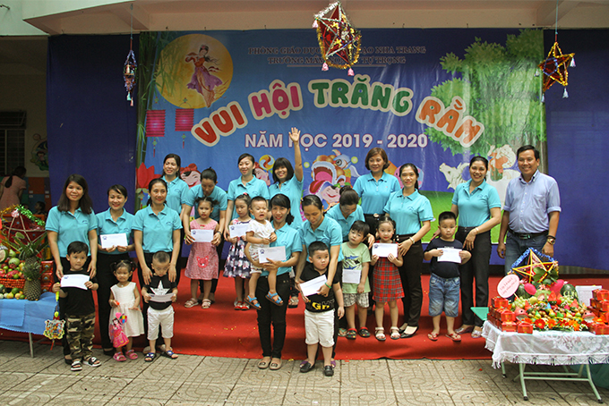 Trường mầm non Lý Tự Trọng tổ chức vui hội trăng rằm