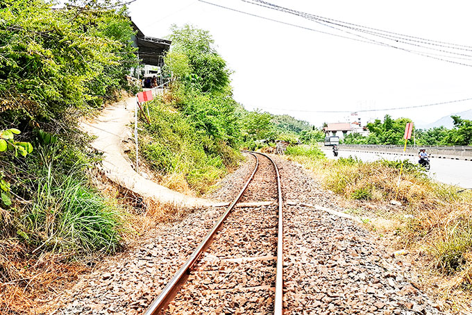 Một trường hợp vi phạm hành lang an toàn giao thông đường sắt.