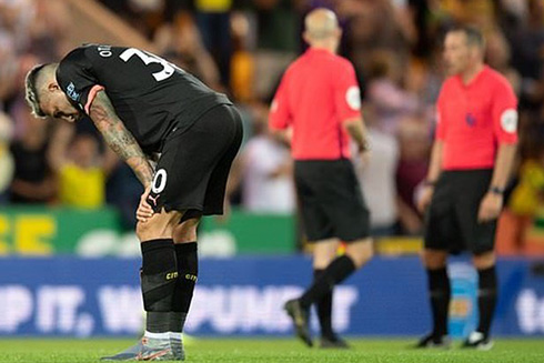 Jurgen Klopp và Pep Guardiola, ai mới là người chủ quan?