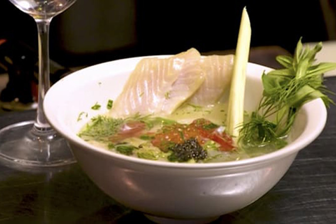 CNN giới thiệu phở Việt Nam,&quot;bật mí&quot; nguyên liệu đặc biệt