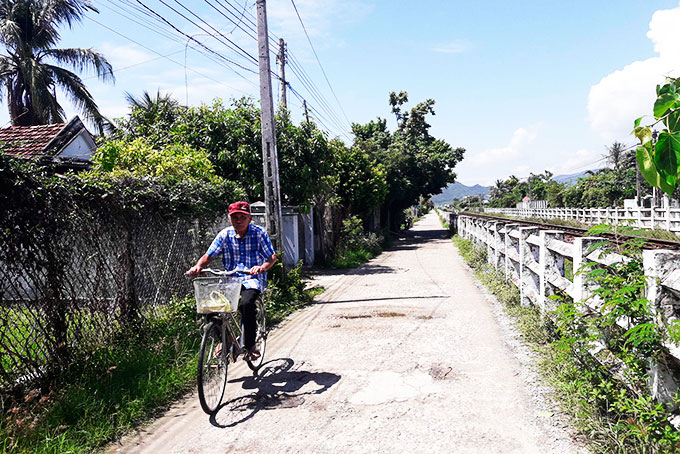 Gần 850 triệu đồng sửa chữa đường qua ga Vạn Giã