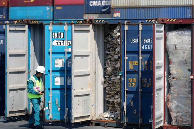 Indonesia trả lại Australia 100 container rác thải nhựa