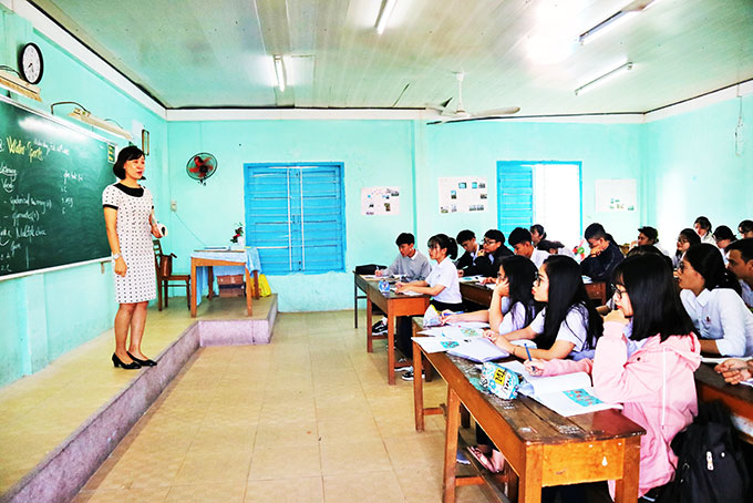 Tiết học tiếng Anh tại Trường THPT Hoàng Văn Thụ. 