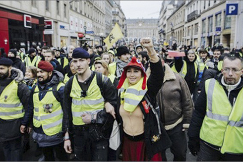 Một cuộc biểu tình của phe Áo Vàng (Ảnh: AP)