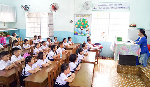 Phụ huynh cần quan tâm bảo hiểm y tế cho học sinh.   