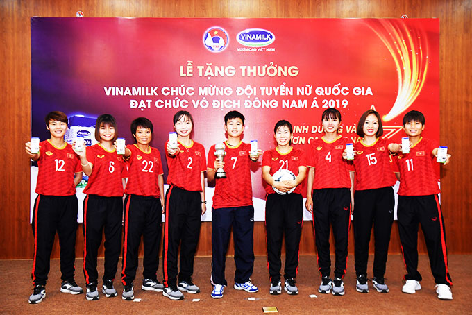 &quot;Dinh dưỡng vàng&quot; Vinamilk cho đội tuyển bóng đá nữ Quốc gia