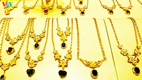 Giá vàng trong nước cao hơn giá thế giới