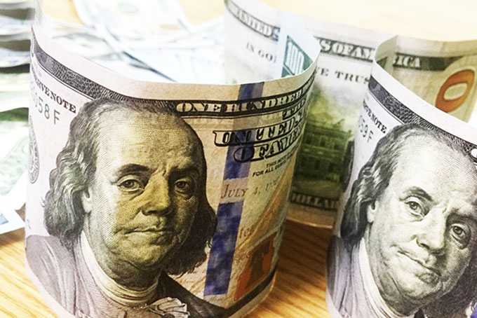 Giá USD trong nước ít biến động dù tỷ giá trung tâm liên tục tăng