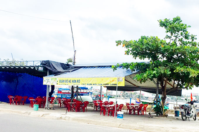 Quán nhậu trên vỉa hè