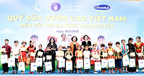 Quỹ sữa Vươn cao Việt Nam: Nỗ lực &quot;Để mọi trẻ em đều được uống sữa mỗi ngày&quot;