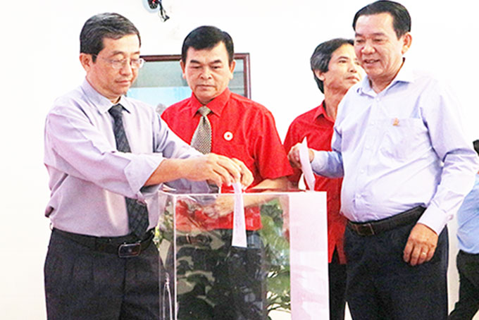 Đặt thùng quyên góp, ủng hộ Quỹ trợ giúp nhân đạo tại Nhà khách Tỉnh ủy