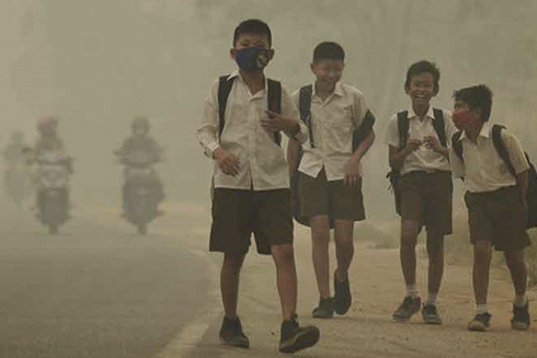 Khói bụi cháy rừng đe dọa sức khỏe của hơn 10 triệu trẻ em Indonesia
