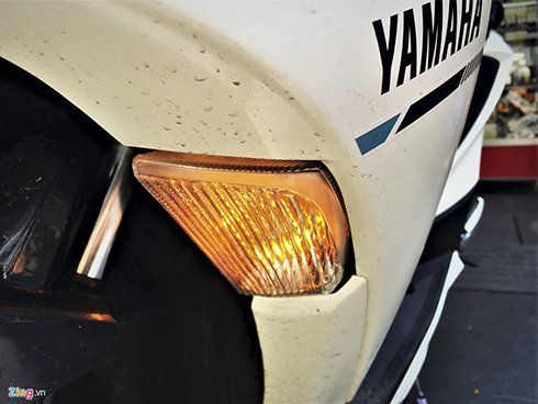 Vì sao đèn xi-nhan lại có màu da cam?