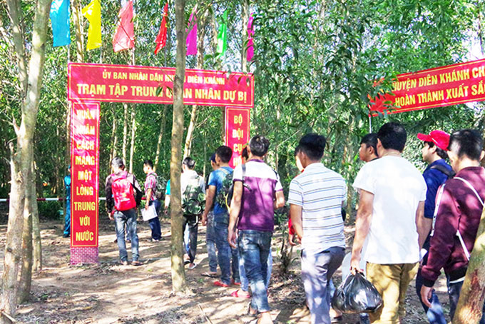 Lực lượng dự bị động viên huyện Diên Khánh thực hành qua trạm trong cuộc diễn tập.