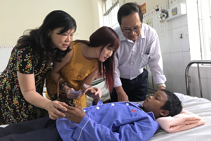 Tặng quà và hỗ trợ gần 250 triệu đồng cho người nghèo