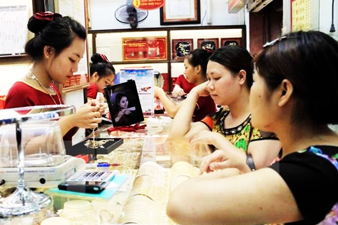 Giá vàng trong nước tăng mạnh, vượt ngưỡng 42 triệu đồng