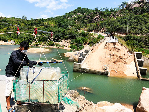 Triển khai dự án xây cầu qua thôn Nước Ngọt