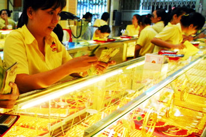 Giá vàng hôm nay 4/10, chưa hết bất ổn, vàng vẫn tăng nóng