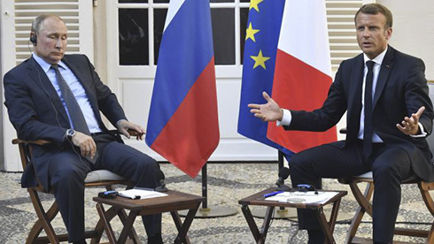 Tổng thống Pháp Macron và Tổng thống Nga Putin. Ảnh: AP