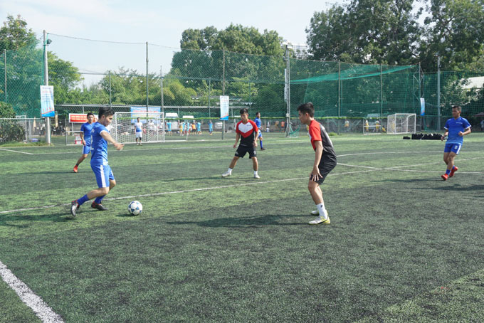 Thi đấu bóng đá nam giữa Chi nhánh Khánh Hòa và Chi nhánh Lâm Đồng