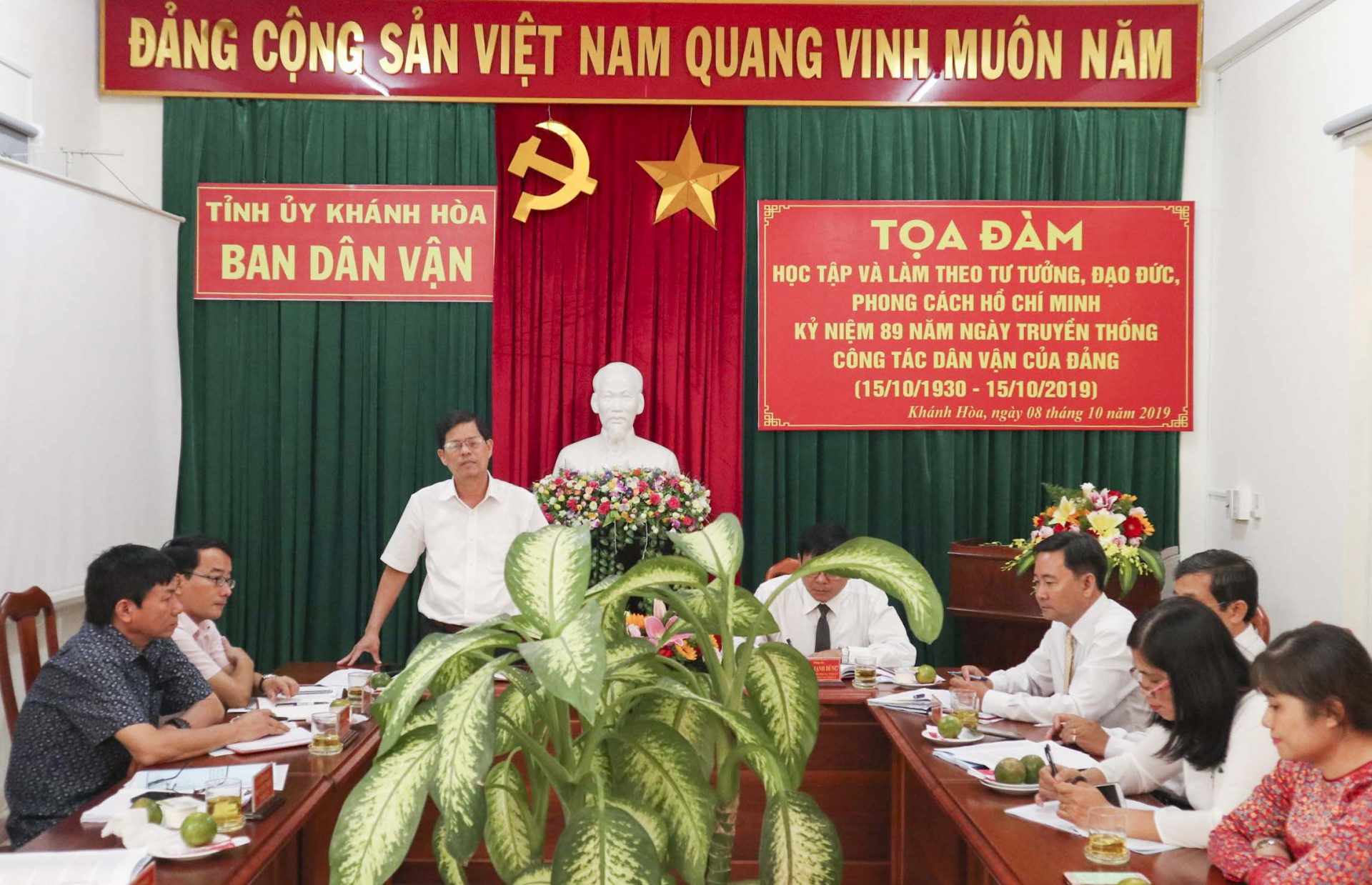 Ông Nguyễn Tấn Tuân phát biểu tại tọa đàm.