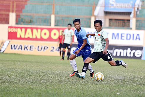 Đội bóng Thành Thành Travel và Diên Khánh trong trận chung kết giải đấu năm nay.