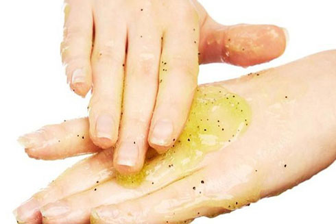 Cách đơn giản để xóa sạm da bàn tay