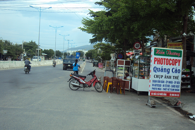 Buôn bán chiếm tỉnh lộ