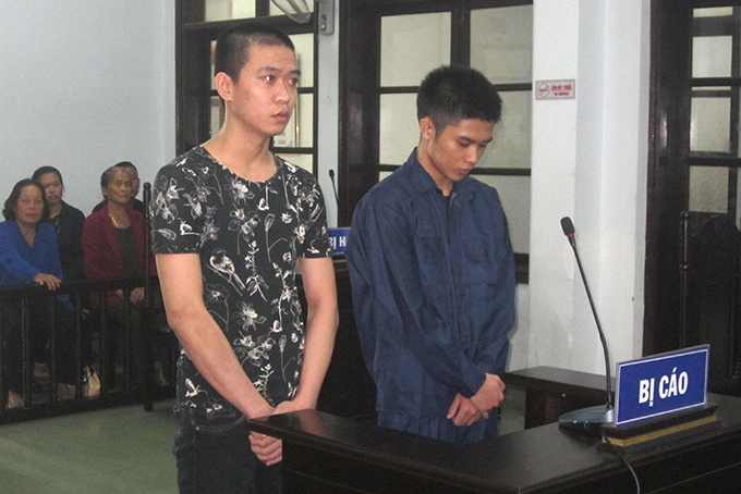 Cùng vào tù vì mua bán, tàng trữ ma túy