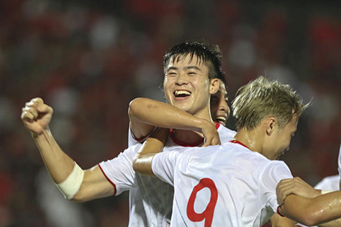 Duy Mạnh ăn mừng bàn thắng vào lưới Indonesia (nguồn:vff.org.vn)