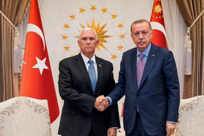 Phó Tổng thống Mỹ Mike Pence và Tổng thống Thổ Nhĩ Kỳ Tayyip Erdogan. Ảnh: EBL.