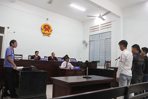 Bắt cóc đòi tiền cá độ, 4 thanh niên vào tù