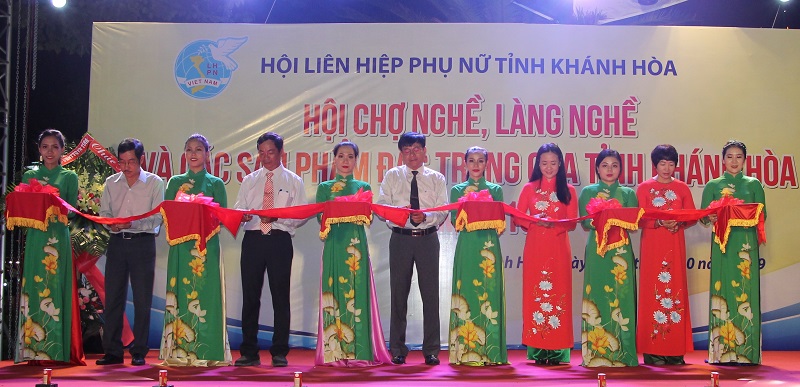 Khai mạc Hội chợ nghề, làng nghề và các sản phẩm đặc trưng của tỉnh