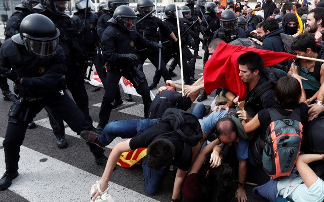 Một vụ biểu tình ở Catalonia. Ảnh: Al Jazeera.