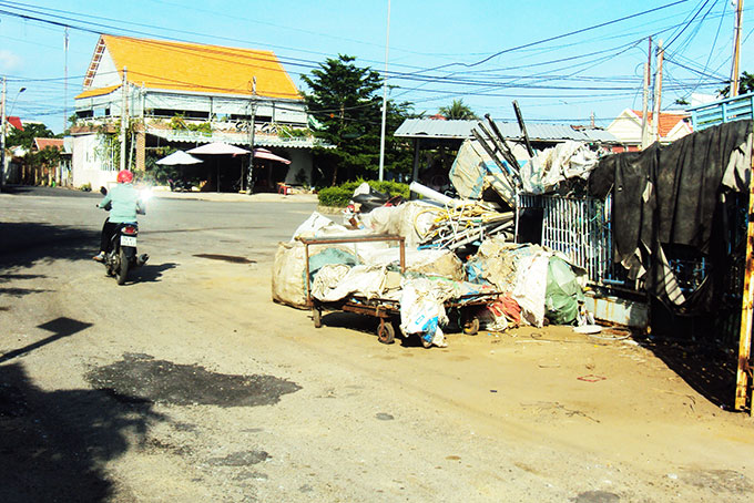 Phế liệu chiếm lòng đường