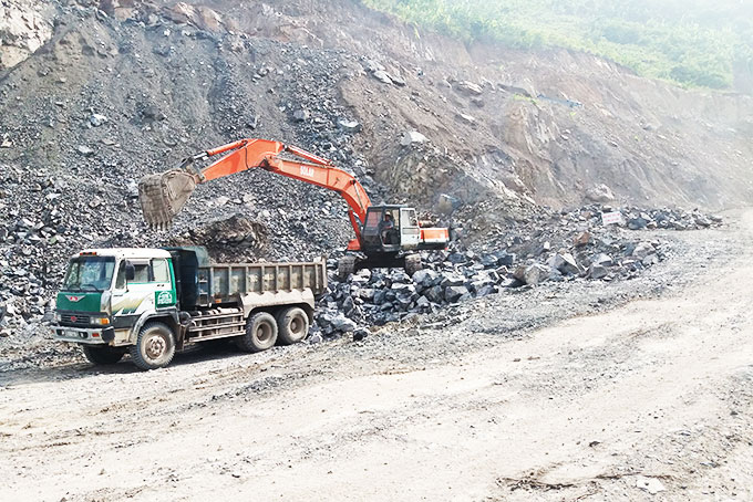 Hoạt động khai thác khoáng sản ở huyện Diên Khánh. 