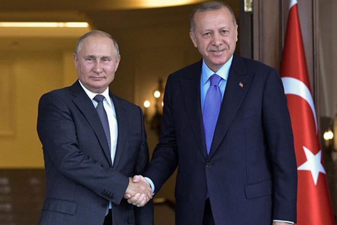 Tổng thống Nga Putin (trái) và Tổng thống Thổ Nhĩ Kỳ Erdogan. Ảnh: Reuters.