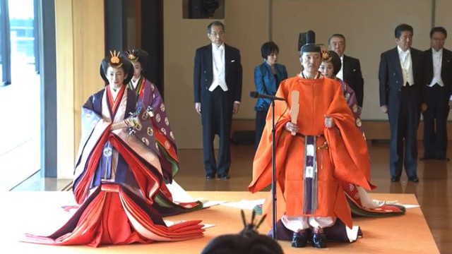  nhat hoang naruhito dang quang hinh 1 Nhật hoàng Naruhito và Hoàng hậu Masako trong lễ đăng quang ngày 22/10 (Ảnh chụp màn hình).